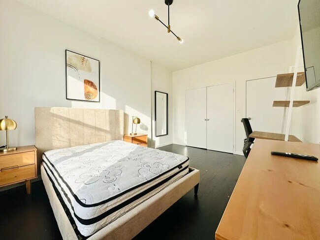 Photo - Furnished room/NOT APARTMENT Unit 2FL