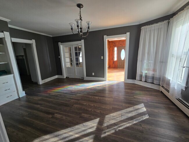 Living Room - 154 Oak St Unit 1st Floor