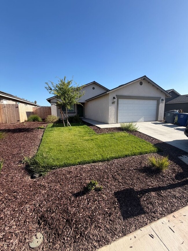 Building Photo - *Move in special* First month's rent is on us!! move in by 8/1/2026