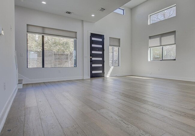 Photo - 4903 Lyons Rd