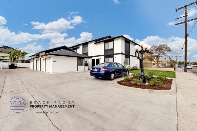 Building Photo - 13881-13891 Cedar St. and 13872-13882 Locu... Rental