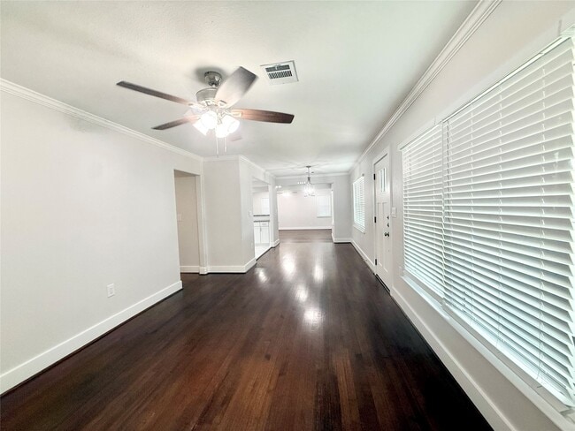 Photo - 306 Wisteria St