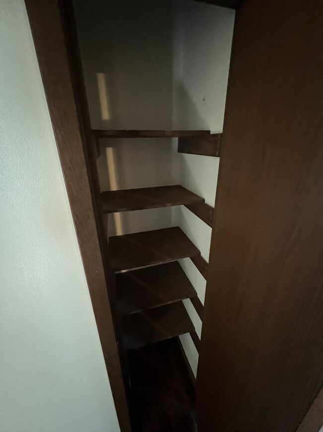 Building Photo - 3 bed/1.5 bath Duplex in Madison, WI Rental