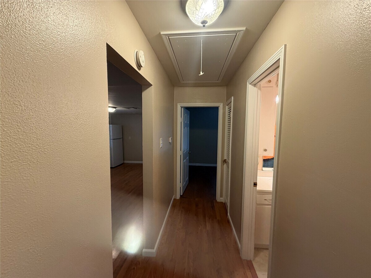 Photo - 5910 Woodview Dr