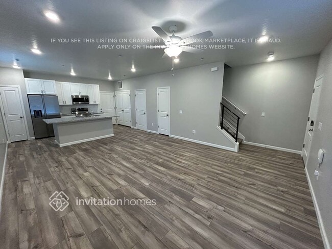 Photo - 114 N Riverside Dr