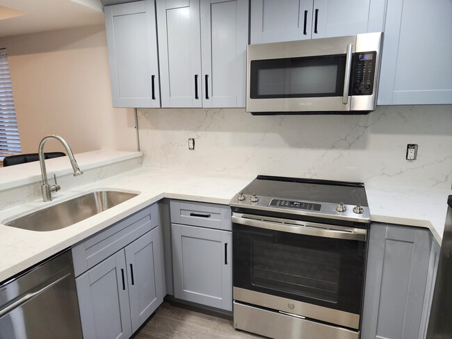 Recently remodeled kitchen/appliance/countertop - 2040 Main St Condo Unit 125