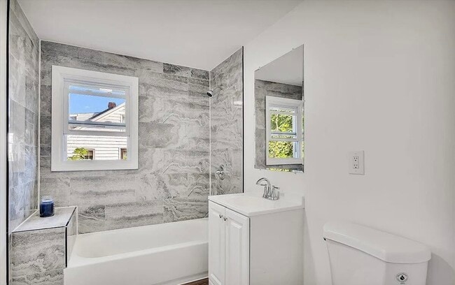Photo - 63 1/2 Vandenburgh Ave Casa Unidad 1
