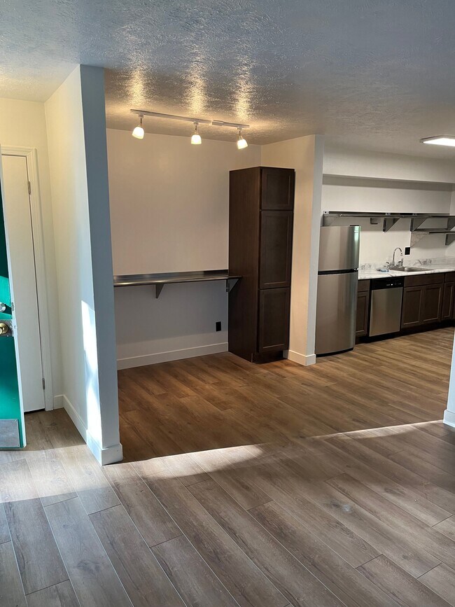 Reside 517 LLC