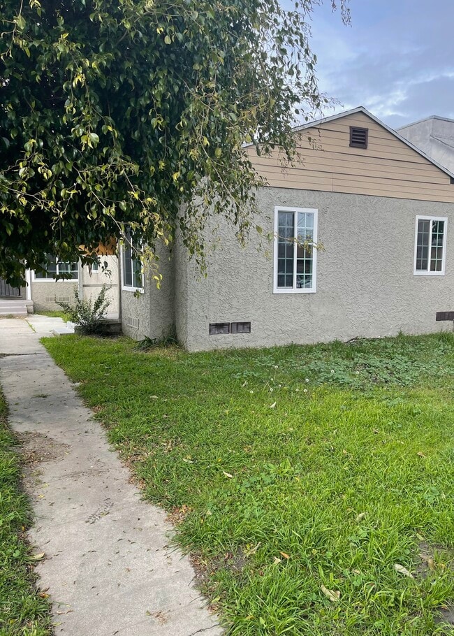 Photo - 335 W Almond St House