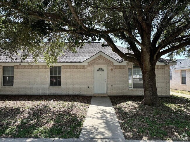 Building Photo - 613 La Mancha Dr Unit 1 Rental