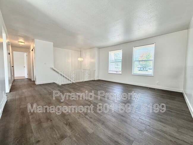 Building Photo - 9900 S Darin Dr