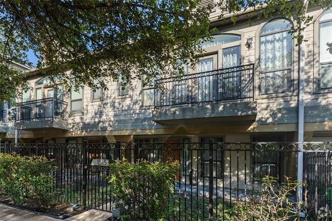 Building Photo - 1515 Paige St Rental