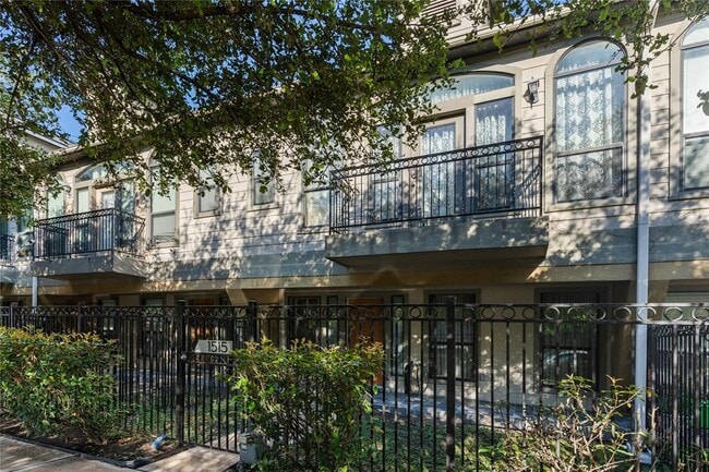 Photo - 1515 Paige St Condo
