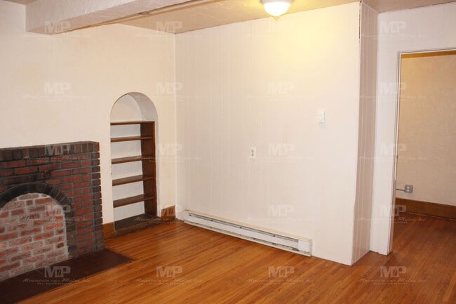 Photo - 322 1/2 W Laurel St