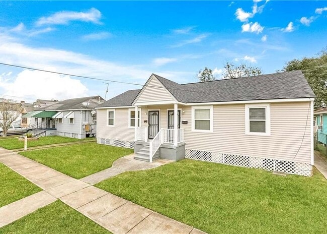 Photo - 822 Sumner St