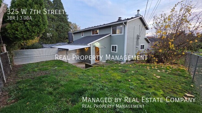 Photo - 325 W 7th St