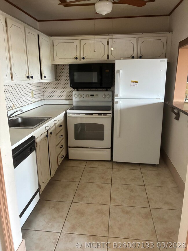 Photo - 700 Village Green Ct Unit 306