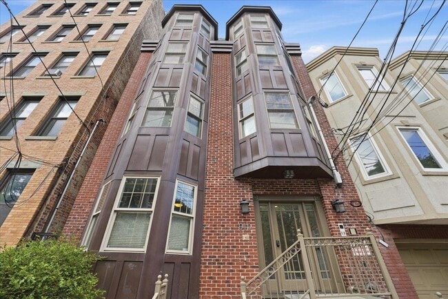 Building Photo - 610 Madison St Unit 1