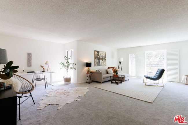 Photo - 6760 Hillpark Dr Unidad 408 Rental