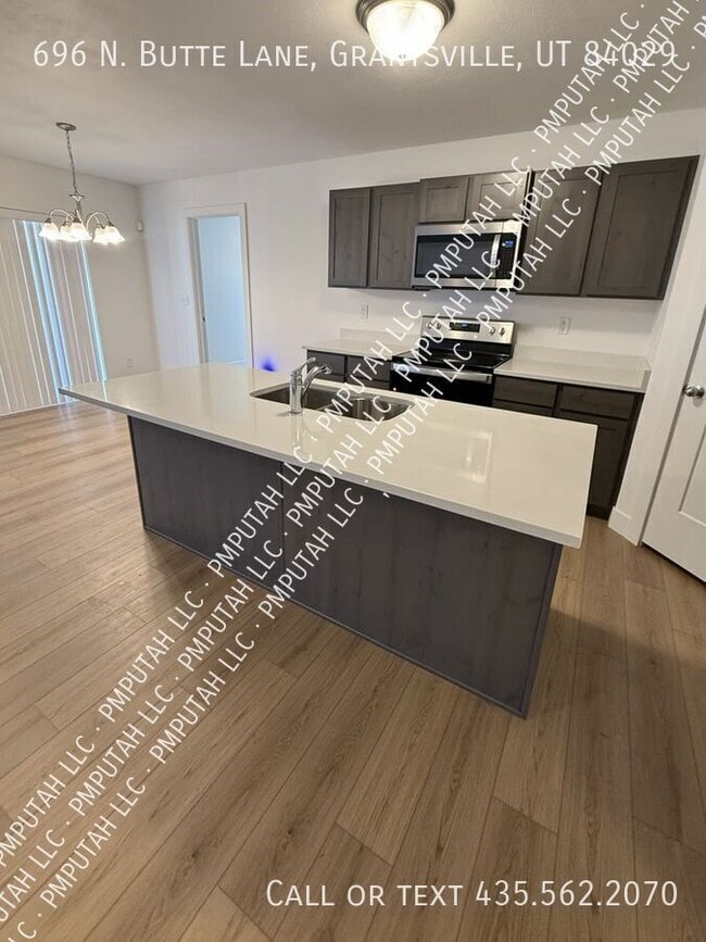 Photo - 696 Butte Ln