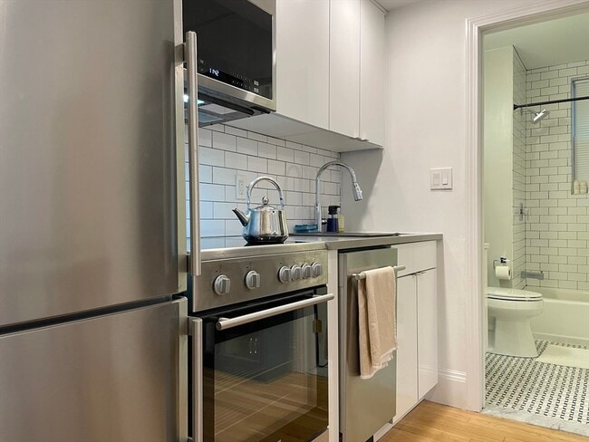 827 Boylston St Unidad 200