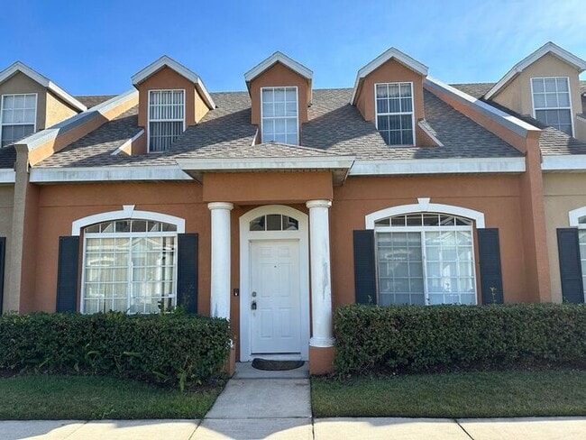 Building Photo - Lovely 3 bed 2 bath Town Home