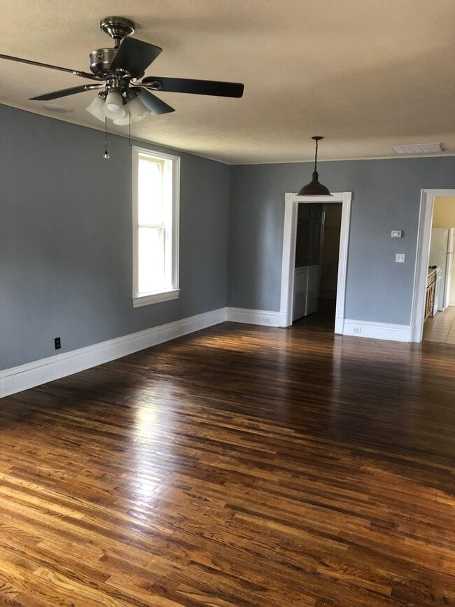 Photo - Charming Southside Cottage with Spacious G...