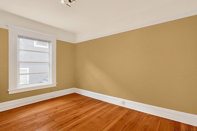 Photo - 639 W Emerson St