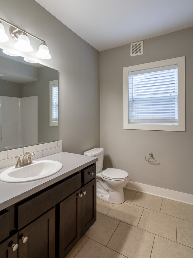 Photo - 618 4th St NW