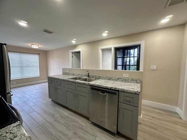 Photo - Great Location! 2 Bed 2 Bath Duplex Available Now