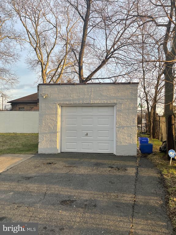 Photo - 3901 Richmond St