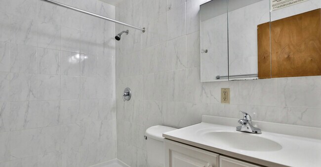 Tiled Bathrooms and Showers - 1313 Como Ave SE