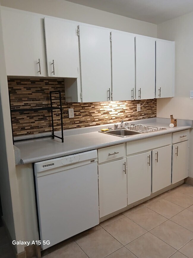 Kitchen - 685 Wonderland Rd S Unit 1