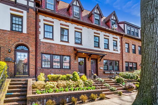 Photo - 374 Burns St Townhome