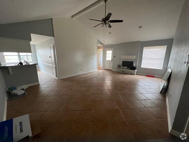 Building Photo - 14715 Spring Lake Dr Rental