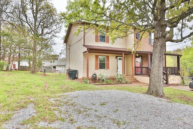 Building Photo - Convenient Antioch Townhome