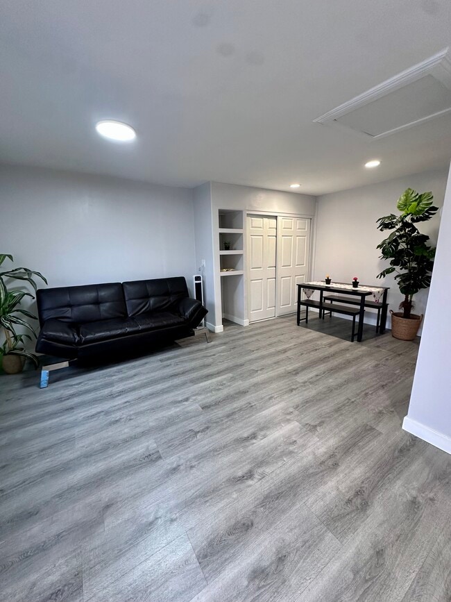 12122 183rd St Unidad Studio for rent