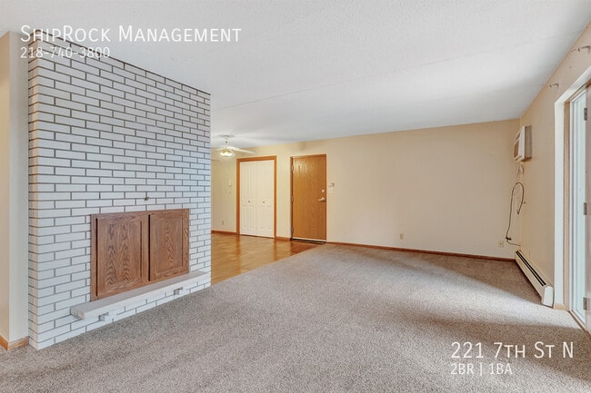 Photo - 221 7th St N