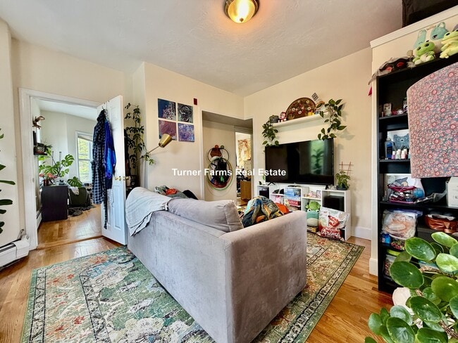 Building Photo - 38 Bond St Unit 2