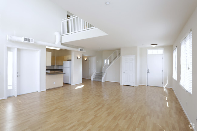 Interior Photo - Mission Hills Commons Rental