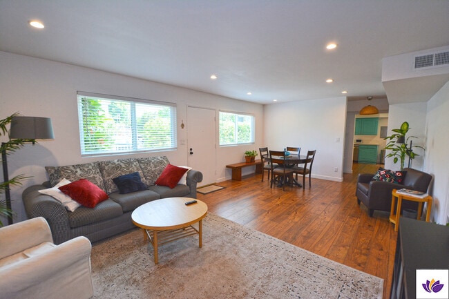 Photo - 10854 Morrison St Unidad #1