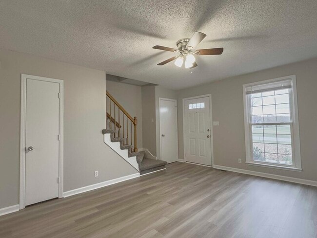 Photo - 610 Sango Rd