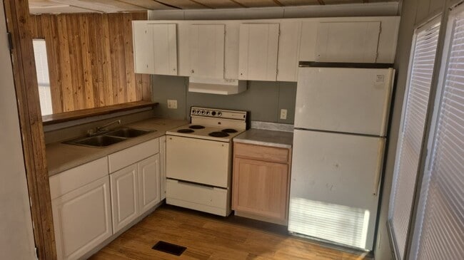 Photo - Cozy & Clean Home with Rustic Wood Accents – 123 McKinley Lot 2