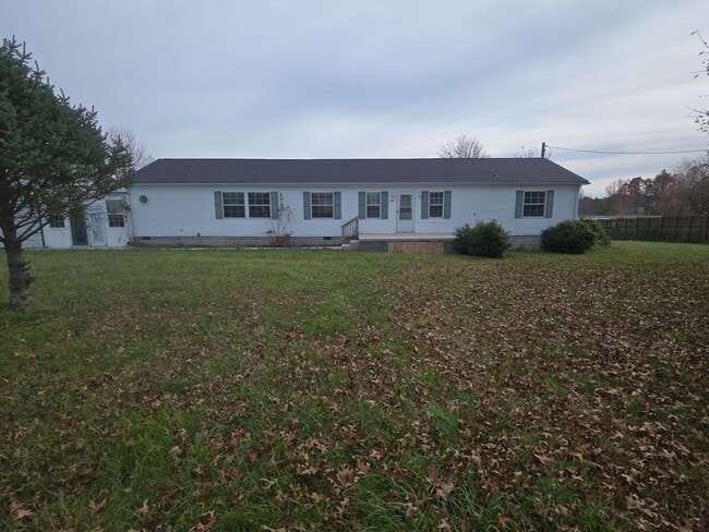 Building Photo - 124 Lake Ln