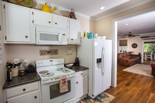 Photo - 590 St Luke Church Rd