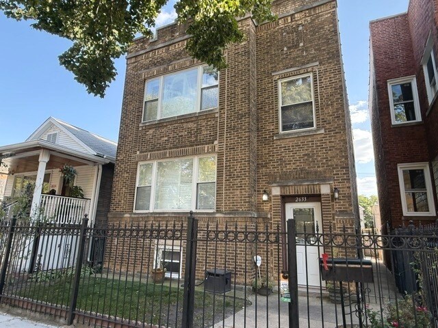 Building Photo - 2633 W Winona St Unit 2