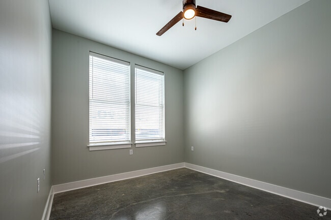 1BR, 1BA - 696SF - Bedroom