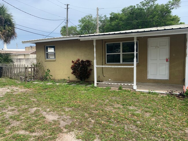 Building Photo - 1703 Edgewater Dr Unit #1701 Rental