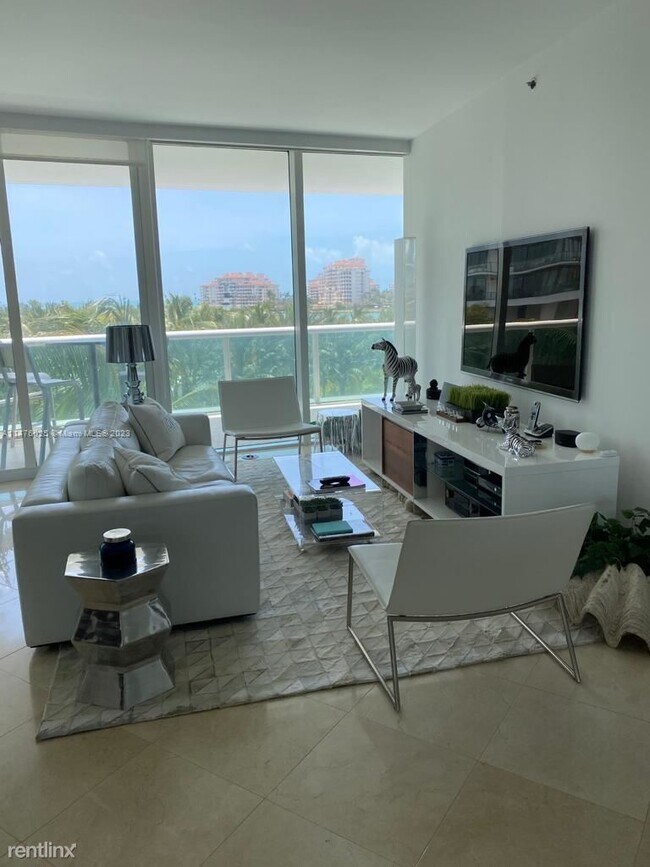 Photo - 2 br, 2.5 bath Condo - 1000 S Pointe Dr Ap... Unit Apt 405