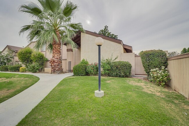 Photo - 5400 Dunsmuir Rd